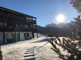 Oberprantschöllhof - Horse Mountain Stable, khách sạn có bồn jacuzzi ở Bressanone