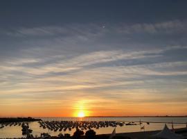 STUDIO FACE MER PORNICHET – VUE BAIE DE LA BAULE, hotel i Pornichet