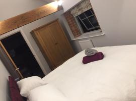 Rolling Mill, Wolds Way Holiday Cottages, 2 Bed, 1st floor، فندق في كوتنغهام