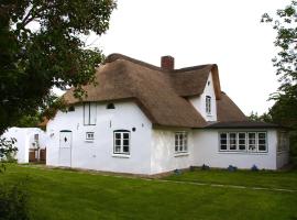 Friesenhaus Amrum Friesenhaushälfte *Hommelkasche*, hotel di Süddorf
