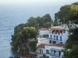 Mirsini Rooms, hotel v destinaci Votsi