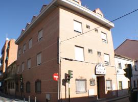 Hostal Goyma II, guest house in San Fernando de Henares