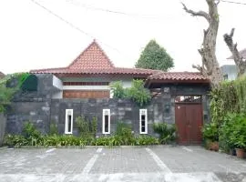 Puri Langenarjan Guest House