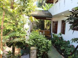 Alex Home Stay: Kandy, Kandy Pogolla Reservoir yakınında bir otel