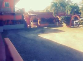 Touch Of Class, Hotel in Santa Elena