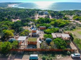 Complejo Playa Grande, glamping site in Punta Del Diablo