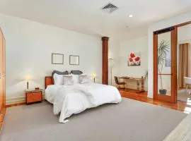 Spacious One Bedroom in The Heritage Hotel!