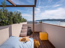 Shapes Luxury Suites, hotel in Ermoupoli