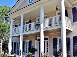 The Carriage House Flat - Downtown Paris Canada, Hotel in Paris