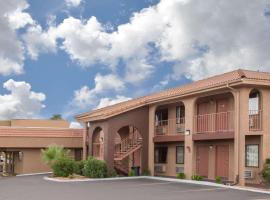 Howard Johnson by Wyndham St. George Hotel & Suites, motel americano em St. George