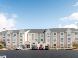 Microtel Inn and Suites North Canton, hotell i North Canton