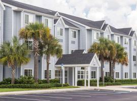 Microtel Inn & Suites by Wyndham Spring Hill/Weeki Wachee, hotelli kohteessa Weeki Wachee