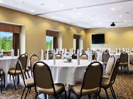 Microtel Inn & Suites by Wyndham Marietta, hotel near Mid-Ohio Valley Regional - PKB, Marietta
