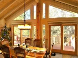 Dream Getaway-Secluded Hot Spa-Walk to Village-Walk to Pineknot Trailhead-Plus King Bed!