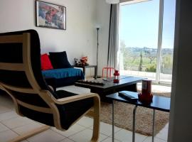 STUDIO POSEIDONIA apartment 75sqm CORINTH CANAL, hotel em Kórinthos
