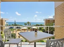 2 Bedroom Top Floor Unit - Ocean Views and Pool- Headlands Resort