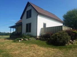 Cozy Country Farm Stay, Cottage in Fredonia