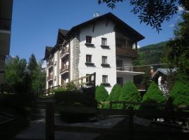 Pensione Bianca, hotel i nærheden af Colomion, Bardonecchia