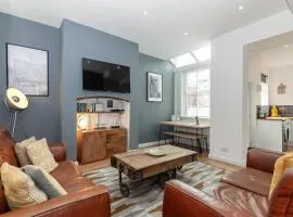 Park House - Large 3 Bedroom Victorian House, 10 Mins from Manchester