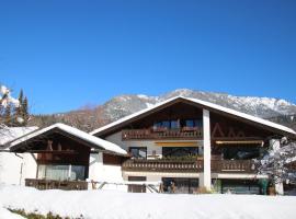 Alpen - Apartments, hotel cerca de Große Olympiaschanze, Garmisch-Partenkirchen
