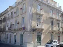 Plaza Rooms