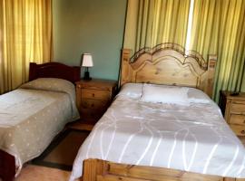 Hostal Plaza- Camargo, hotel v destinaci Camargo
