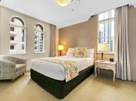 Manor Apartment Hotel