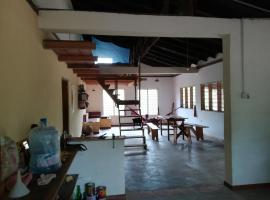 Dario's Room1, rantahotelli kohteessa Kokrobite