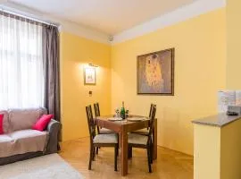 In Heart of Prague - 2BR 2BA Elegant Downtown Apt