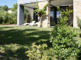 A Casa Nèra, hotel in Porto Pollo