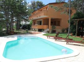 Apartments Lili, hotel in Baška