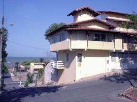 Apartamentos vista mar Praia de Jacaraípe – hotel w mieście Serra