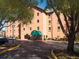 Guest Inn & Suites - Midtown Medical Center, hotel near War Memorial Stadium, Little Rock