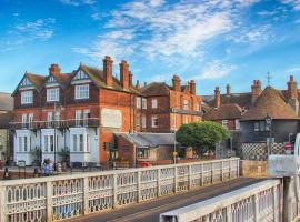 The Bell Hotel, Hotel in Sandwich