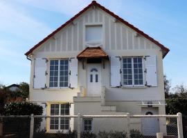 Villa des sables avec 1 studio pour 2 personnes pouvant être complété par une chambre avec sa salle de bain et WC si 4 personnes, hotel di Le Home Varaville