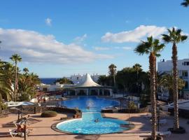 casa sea front costa teguise, hotell i Costa Teguise