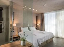 Icarus Hotel