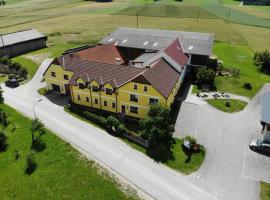 Kindererlebnis- und Biobauernhof Hipp-Bruckner, hotel conveniente a Wörnharts