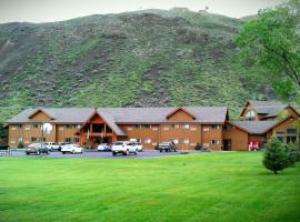 Yellowstone Village Inn and Suites, hótel í Gardiner