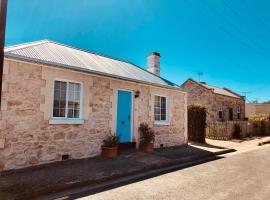 Goolwa Mariner’s Cottage - Free Wifi and Pet Friendly - Centrally located in Historic Region, sumarbústaður í Goolwa