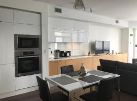 Toronto Downtown Luxurious Stylish 3 Bedroom 3 Bath 2 Balconies near Rogers Centre lakeview condo, hotel v destinaci Toronto