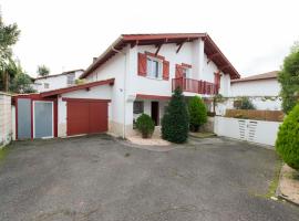 Hermosa casa con terraza y jacuzzi en Hendaya, loma-asunto kohteessa Hendaye