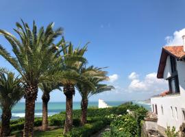 Appartement Parlementia, Phare de Koskenia, hotel v destinaci Guéthary