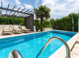 Villa Duce in Omis, private pool, hotel u gradu Duće