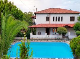 Ancient Olympia Luxury Pool Villa Palace 4Bedroom, hotel with jacuzzis in Olympia