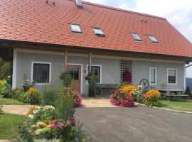 Hopfenhof, farm stay in Leutschach