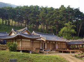 Korean Traditional House - Chungnokdang, hotell i Boseong