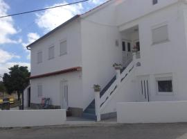 Casa Nogueira, hotel with parking in Travancinha