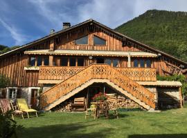 Les Sapins Blancs, hotel u gradu 'Vacheresse'