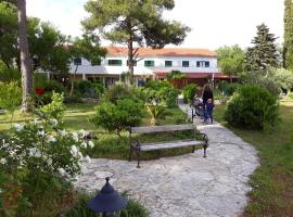 Kleine Hexe B&B Pension, alquiler vacacional en Pirovac